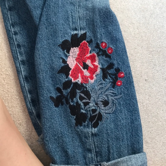 🌷Flower Embroidered Mom Jeans🌷 - Picture 5 of 6